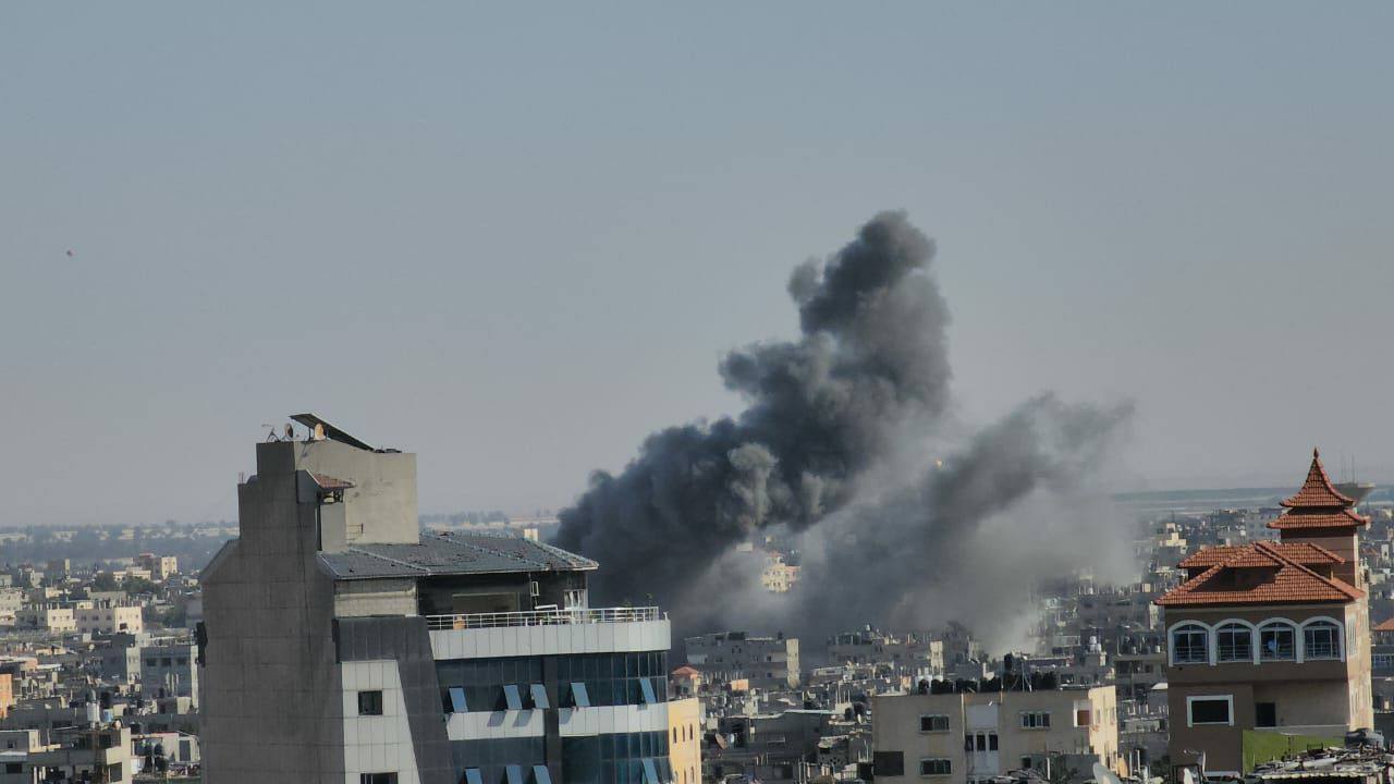 طائرات الاحتلال تستهدف منزلاً شرق محافظة رفح جنوب قطاع غزة